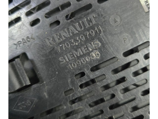 Блок предохранителей  8200033521B, 02063   Renault Scenic RX    