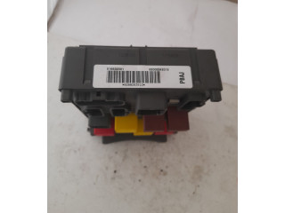 Блок предохранителей 518832001, 8200004201E   Renault Espace -  Grand espace IV    