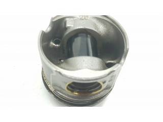 Píst 11258580515   BMW 5 F10 F11   2.0  