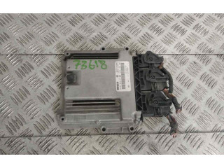 Блок управления двигателем Блок управления 0281019457   Renault Sandero I