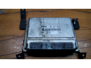 Řídící jednotka 0281010284, 237107F404   Nissan Terrano 2002
