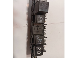   Pojistková skříňka 4A0941822, 896046   Audi A6 S6 C5 4B 1999