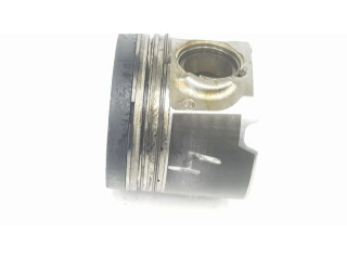 Píst 11257812585, 7812585   BMW 4 F36 Gran coupe  pro naftový motor   