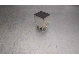  Pojistková skříňka 0015425319   Mercedes-Benz E W124 1990