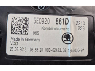 Přístrojová deska  Skoda Octavia Mk3 (5E) 2015 5E0920861D, VDD0242308  