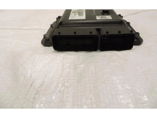 Pojistková skříňka Блок управления двигателем ECU 55579893   Opel Astra J 2013