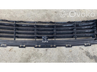 Нижняя решётка (из трех частей) Citroen C5 2008-2016 года 968105267703, 2001586      