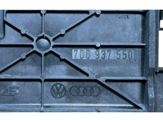 Блок предохранителей 7D0937550A   Volkswagen Transporter - Caravelle T4    