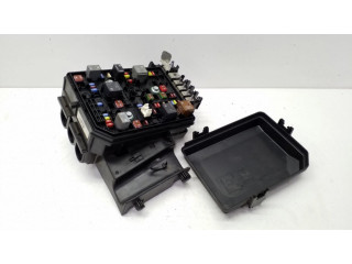 Блок предохранителей  39040852   Opel Astra K    