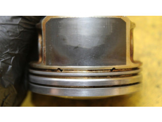 Píst    Audi A6 S6 C5 4B     