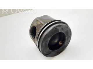 Píst 8487E   BMW 3 E90 E91  pro naftový motor 2.0  