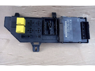 Блок предохранителей 24443147, 13120954   Opel Signum    