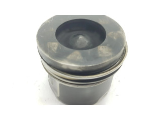 Píst 11258580515   BMW 5 F10 F11   2.0  