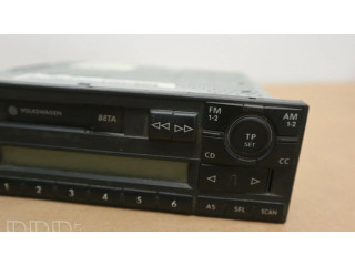 Радио/ проигрыватель CD/DVD / навигация