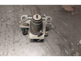Замок багажника 8D5827573    Audi A4 S4 B5 8D 1994 - 1999 года