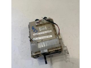   Pojistková skříňka 8273002V50, 211011B28   Toyota Corolla E140 E150 2011