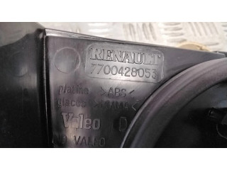 Задний фонарь  7700428053    Renault Megane I   1995-2002 года