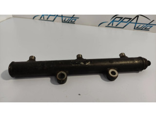 Топливная рампа 4R8Q90280AC   Land Rover Discovery 3 - LR3 2.7 