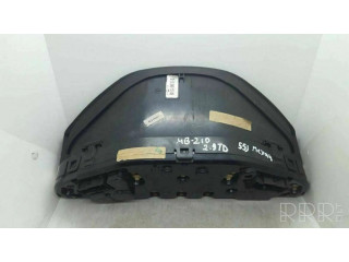 Přístrojová deska  Mercedes-Benz E W210 2001 2105400311  