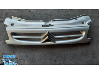 Передняя решётка Citroen Berlingo 1996-2002 года 9635604880      