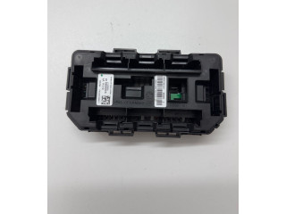   Pojistková skříňka 10688710   BMW 1 F20 F21 2016
