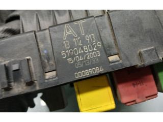 Блок предохранителей 13112913, 519048029   Opel Signum    