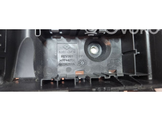   Pojistková skříňka 63513678   Chrysler Pacifica 2018