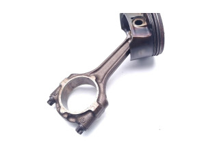 Píst A16XER   Opel Astra J    A16XER 