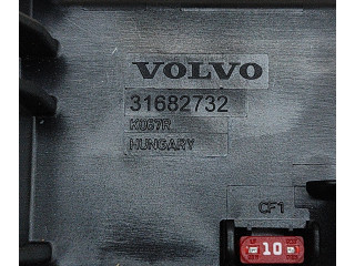   Pojistková skříňka 31682732, 32142591   Volvo V60 2020