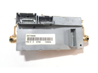 Блок предохранителей 51715858   Fiat Stilo 2004