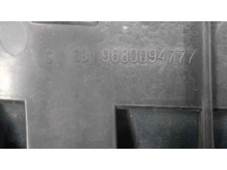 Передняя решётка Citroen C3 2002-2004 года 9680094177      