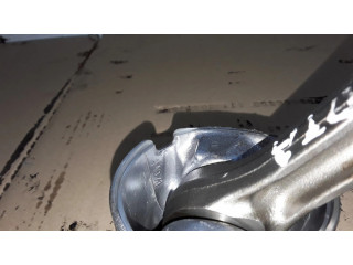 Píst 82L73, M071   Toyota Avensis T220  pro naftový motor 2.0  