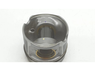 Píst 11258571012   BMW 2 F22 F23  pro naftový motor   