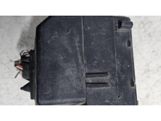   Pojistková skříňka 13746132   BMW 3 E30 1989
