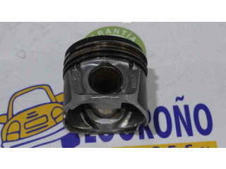 Píst 7701479102   Renault Trafic I  pro naftový motor 2.0  
