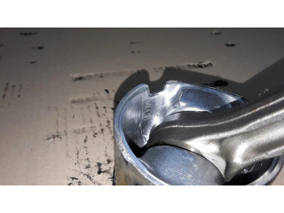 Píst 82L73, M081   Toyota Avensis T220  pro naftový motor 2.0  