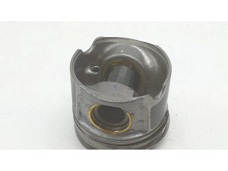 Píst 11258571012   BMW 2 F22 F23  pro naftový motor   