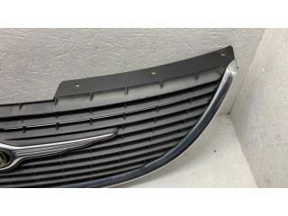 Передняя решётка Chrysler Grand Voyager IV 2001-2007 года 4857522AA      