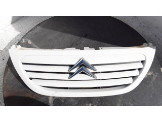 Передняя решётка Citroen C3 2002-2004 года 9647156577      