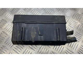   Pojistková skříňka 90504298   Opel Vectra B 1996