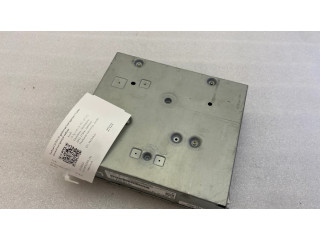Радио/ проигрыватель CD/DVD / навигация