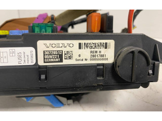   Pojistková skříňka 30728512, 05W221   Volvo S80 2005