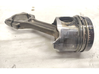  Поршень  7701476499, 7701476250  Renault Trafic II (X83)  