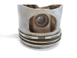  Поршень с шатуном  824401, 11710  Mercedes-Benz SLC C107  