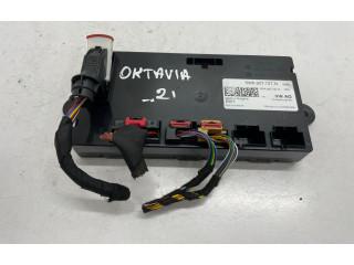 Блок управления 5WA907727N   Skoda Octavia Mk4