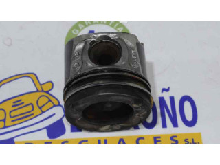 Píst 7701479102   Renault Trafic I  pro naftový motor 2.0  