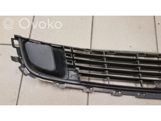 Передняя решётка Citroen C5 2008-2016 года 9681052677      