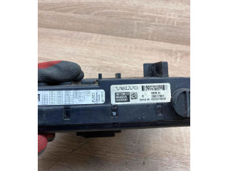   Pojistková skříňka 30728512, 05W325   Volvo XC70 2005