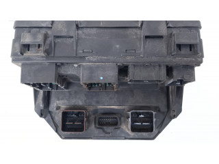 Блок предохранителей  68217405AA   Chrysler Town & Country V    