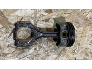 Píst 7843123704, 111213676   BMW 5 F10 F11  pro benzínový motor 4.4  